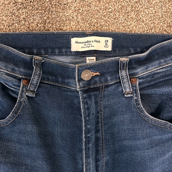 Abercrombie & Fitch Curve Love Dark Blue High Rise Flare Jeans - Picture 3 of 6